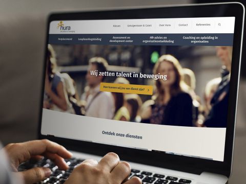 Hura Mockup Macbook 2